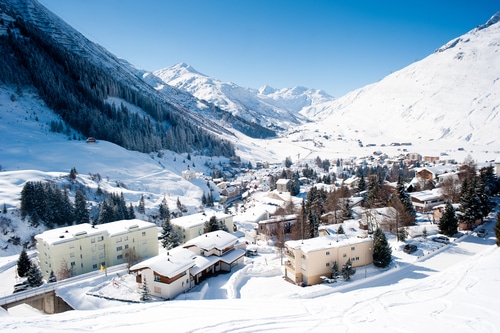 ski-and-snowboarding-andermatt