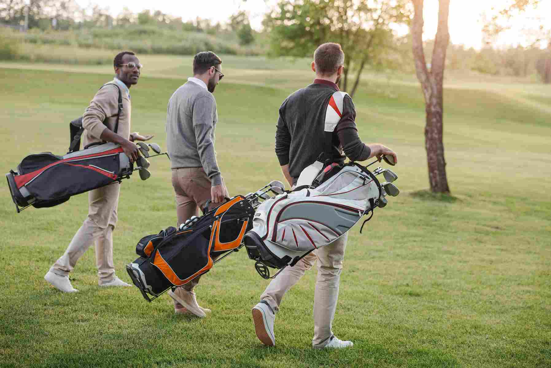 Travelling with golf clubs – a guide to golf travel bags