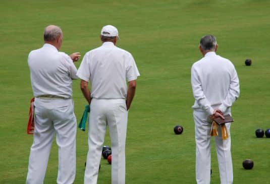 Why Bowls Insurance r Elderly people playing bowls